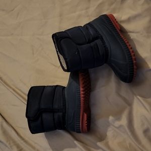 Old navy, navy blue toddler snow boots size 9